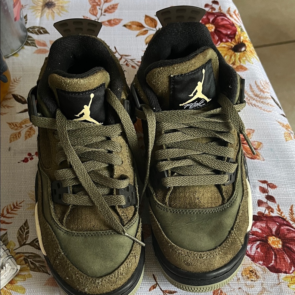 Jordan Kids Shoes in Olive and Black Smoke free home🏡